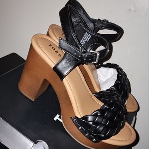 Black woven strap hill
